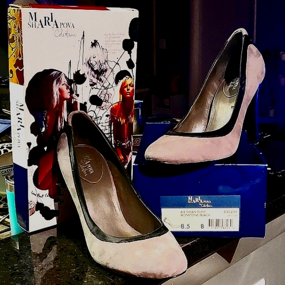 Cole Haan Maria Sharapova "Air Swan" Pump - Picture 1 of 13